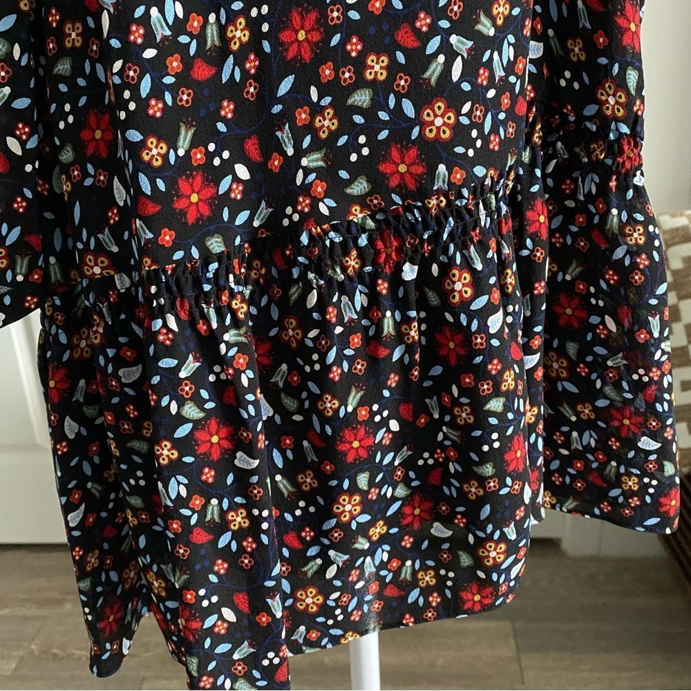 A.L.C. Black Floral Plunge Neck Dress 100% Silk Size 2 - Picture 3 of 14